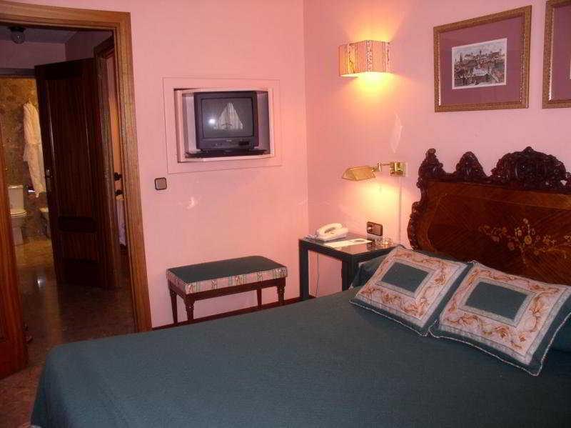 Foxa 25 Hotel Madrid Room photo
